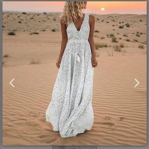 White/black polka dot sleeveless maxi with tassel decoration sz L